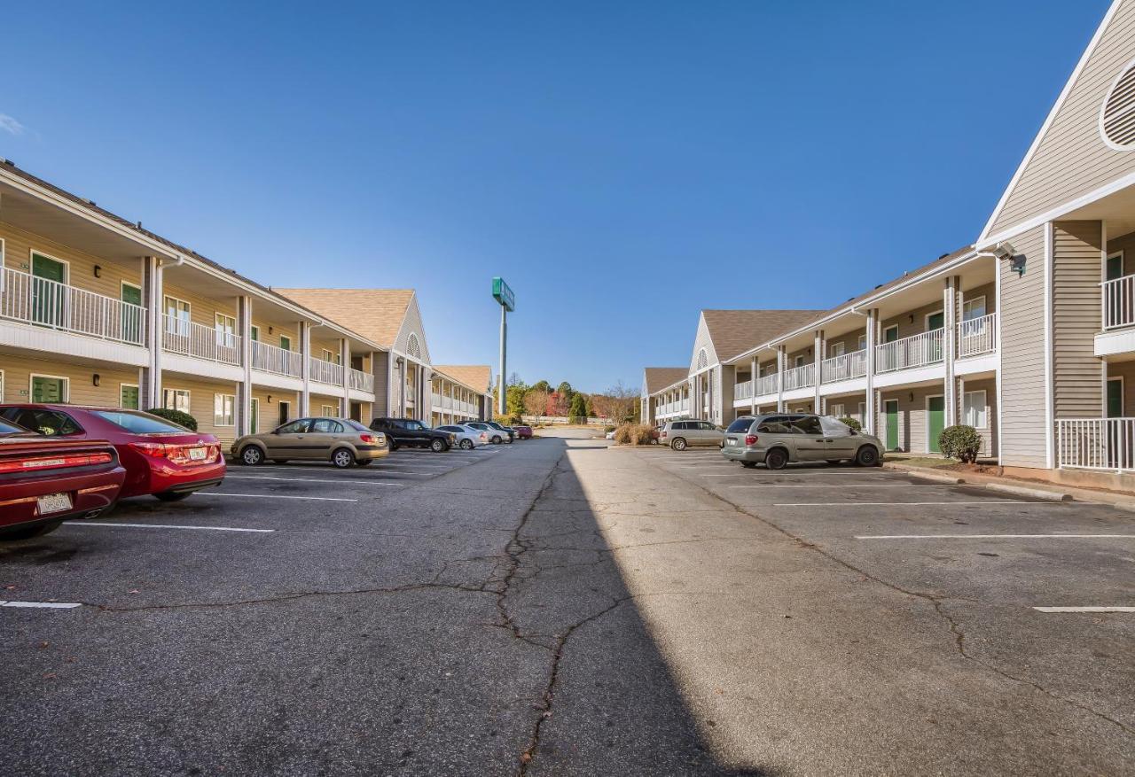 Hometowne Studios By Red Roof Spartanburg - Asheville Highway Southern Shops Exterior photo