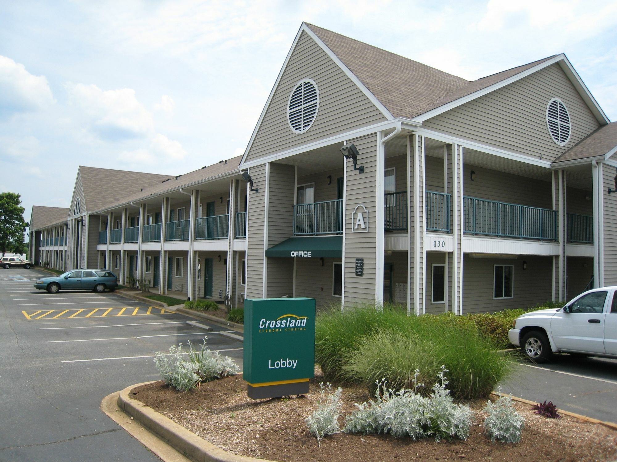 Hometowne Studios By Red Roof Spartanburg - Asheville Highway Southern Shops Exterior photo